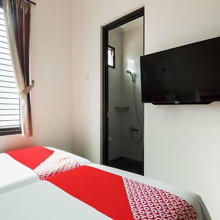 Oyo 3824 Columbus Residence J1 Telukjambe Bagian luar foto