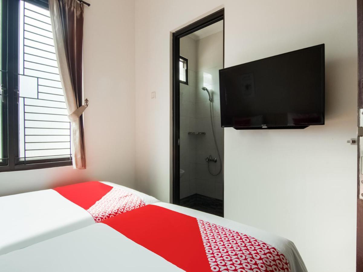 Oyo 3824 Columbus Residence J1 Telukjambe Bagian luar foto