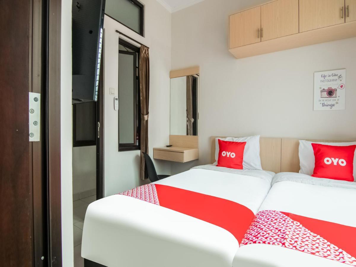Oyo 3824 Columbus Residence J1 Telukjambe Bagian luar foto