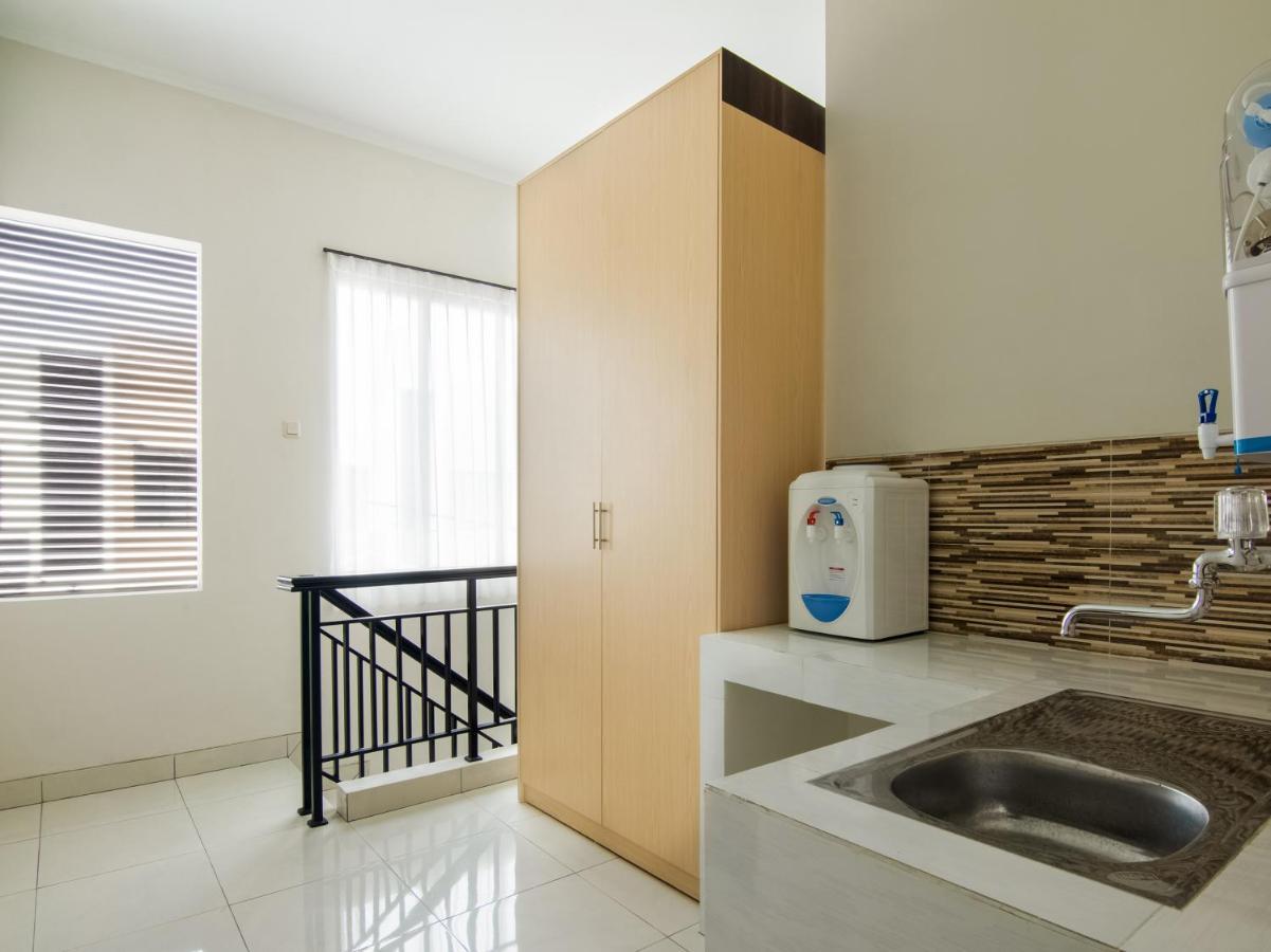 Oyo 3824 Columbus Residence J1 Telukjambe Bagian luar foto
