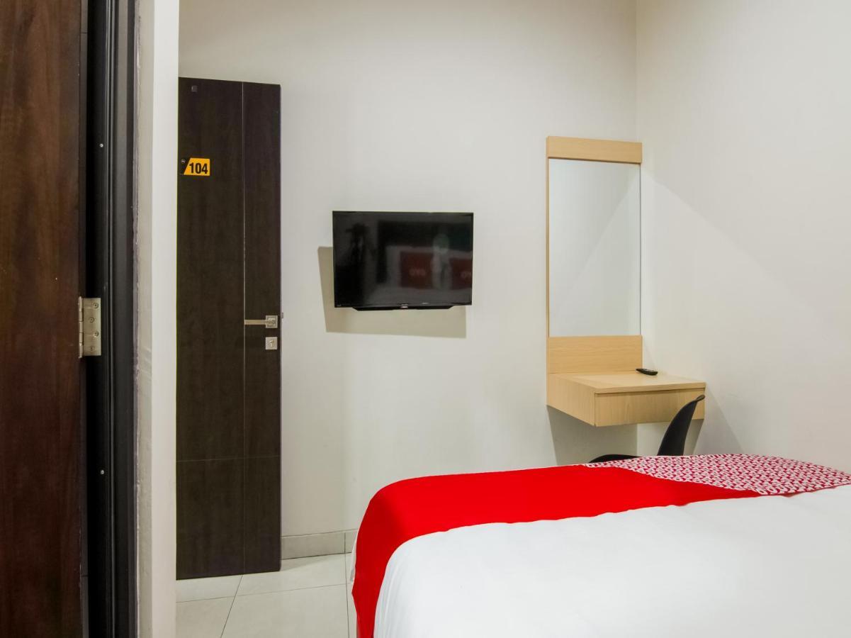 Oyo 3824 Columbus Residence J1 Telukjambe Bagian luar foto