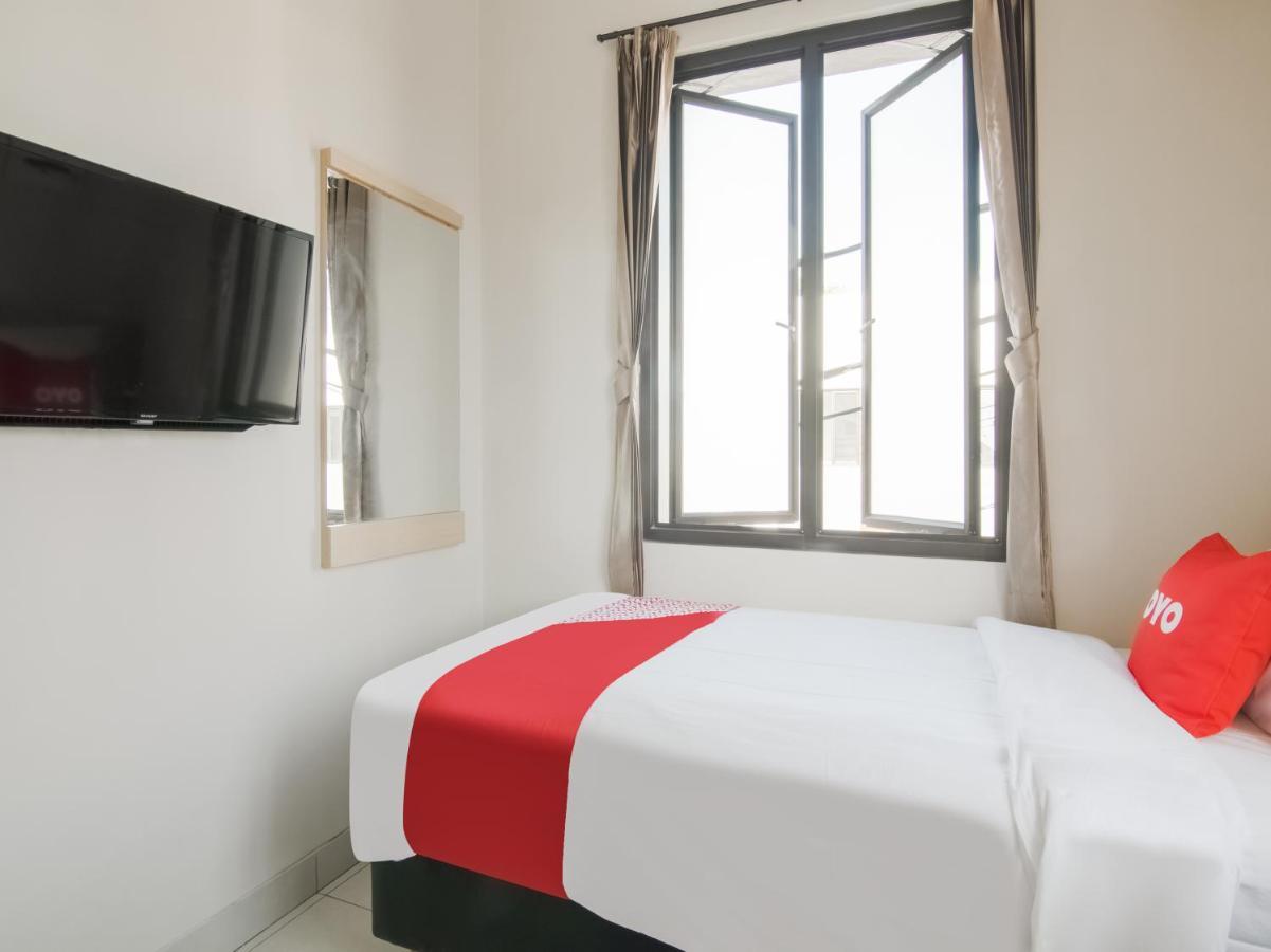 Oyo 3824 Columbus Residence J1 Telukjambe Bagian luar foto
