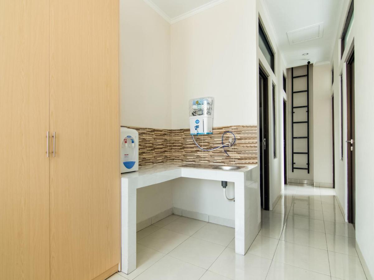 Oyo 3824 Columbus Residence J1 Telukjambe Bagian luar foto